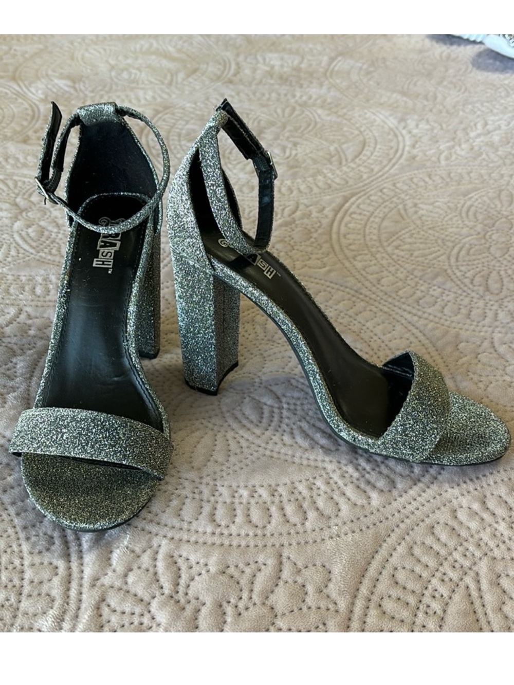 Brash Silver/Black Shimmery Heel